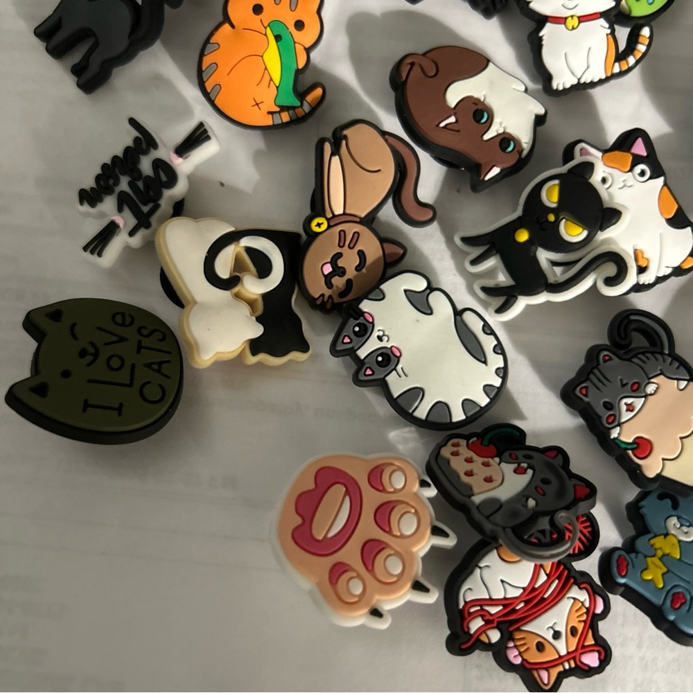 Assorted Cat Shoe Charms - Picture 5 of 5